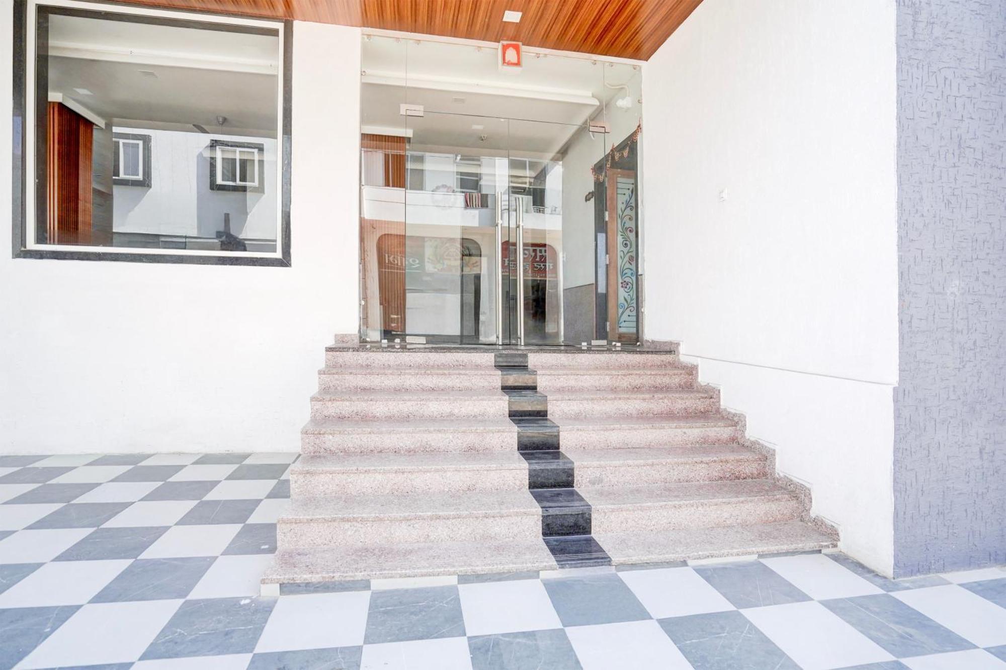 Hotel O Shree Gurukripa Khātu Esterno foto