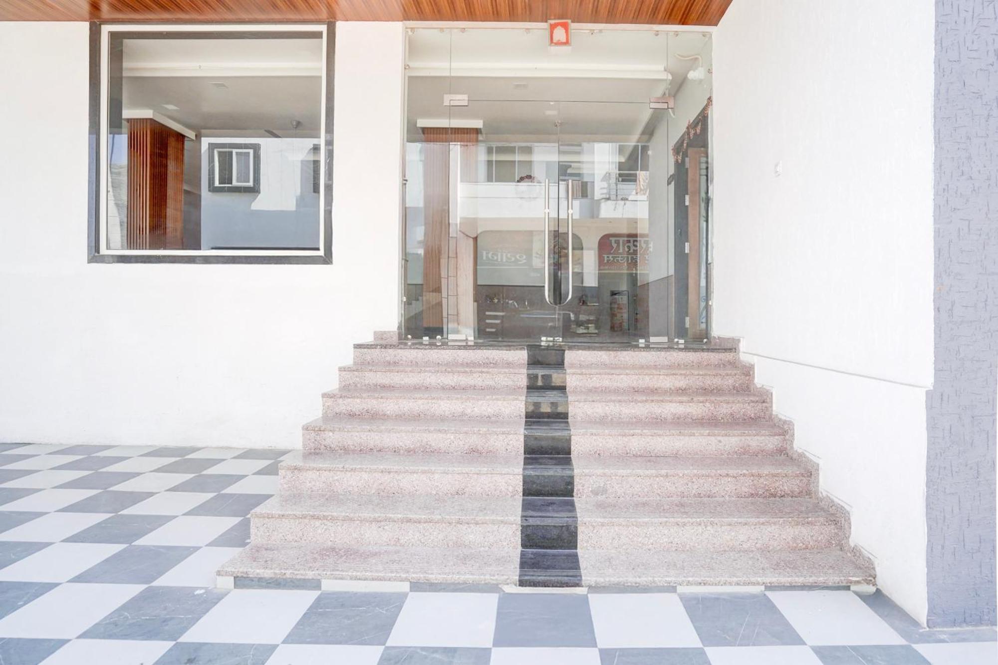 Hotel O Shree Gurukripa Khātu Esterno foto